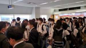 ２年生沖縄修学旅行に出発しました。