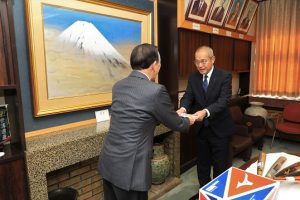 吉田高校野球部への寄贈式が行われました。