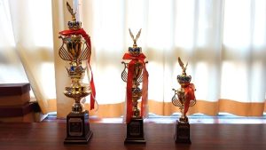 祝 団体戦優勝２年６組　第６１回校内百人一首大会が行われました。