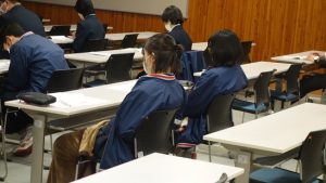 「合格を勝ち取るための最後の小論文対策２０２４」が行われました。