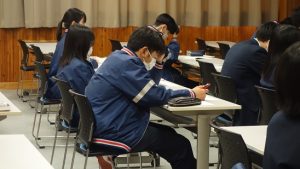 「合格を勝ち取るための最後の小論文対策２０２４」が行われました。