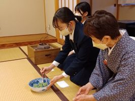 茶道部 令和６年初釜を開きました。