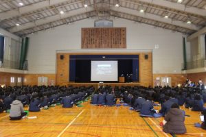 総合的な探究の時間「富士山学Ⅱ」全体発表会が行われました。