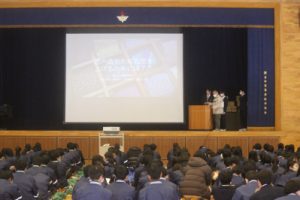 総合的な探究の時間「富士山学Ⅱ」全体発表会が行われました。