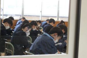 令和５年度後期第２回試験（１・２年生） １日目の様子です。