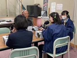 お昼の校内放送ラジオ「ボナペティ」の様子です。