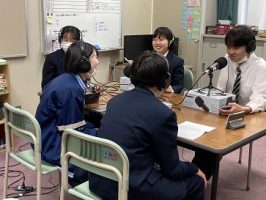 お昼の校内放送ラジオ「ボナペティ」の様子です。