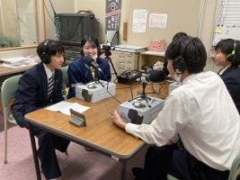 お昼の校内放送ラジオ「ボナペティ」の様子です。