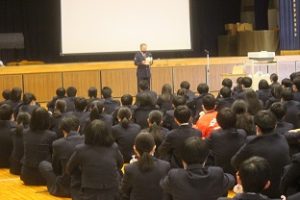 自転車安全利用推進校指定式・交通安全教室が開催されました。