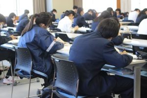 令和６年度理数科登校学習会が行われています。
