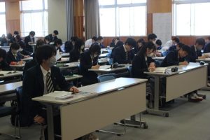 令和６年度理数科登校学習会が行われています。