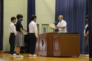 令和６年度前期末集会・納め式・富士登山強歩大会表彰式・生徒会役員認証式が行われました。