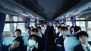 令和６年度理数科 企業見学会が行われました。