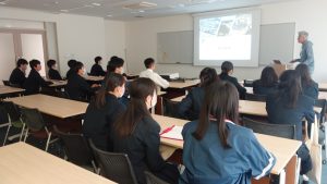 令和６年度理数科 企業見学会が行われました。