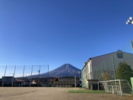 富士山初冠雪　吉田高校から見える富士山です。