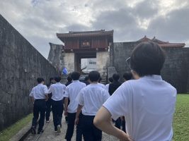 ２学年修学旅行最終日の様子です。