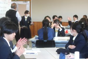 山梨県立吉田高等学校 よのなか科 特別授業2024 第14回が行われました。