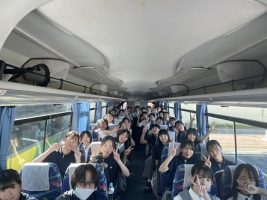 ２学年修学旅行１日目の様子です。