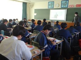 令和６年度留学生紹介・休業前集会が行われました。
