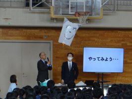 令和６年度退任式・離任式が行われました。
