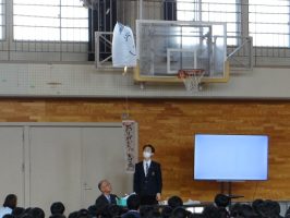 令和６年度退任式・離任式が行われました。