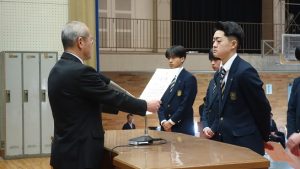 令和６年度納め式（卒業生関係）が行われました。