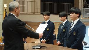 令和６年度納め式（卒業生関係）が行われました。