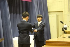 令和６年度記念品贈呈式が行われました。