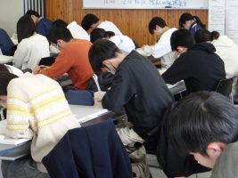 令和6年度 理数科春期学習会が行われています。