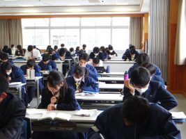令和6年度 理数科春期学習会が行われています。