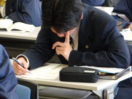 令和6年度 理数科春期学習会が行われています。
