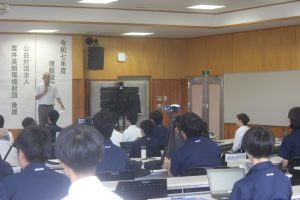 令和７年度理数科　理数探究発表会が行われました。