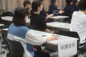 令和７年度理数科　理数探究発表会が行われました。