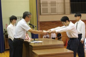 令和７年度後期・令和８年度前期生徒会役員認証式が行われました。