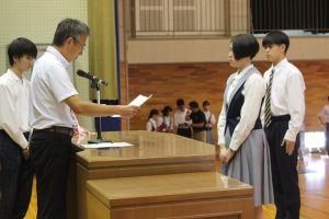 令和７年度後期・令和８年度前期生徒会役員認証式が行われました。