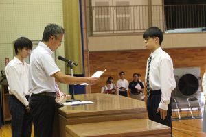 令和７年度後期・令和８年度前期生徒会役員認証式が行われました。