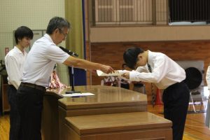 令和７年度後期・令和８年度前期生徒会役員認証式が行われました。