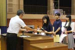 令和７年度前期末納め式が行われました。