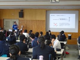 生成AIとの向き合い方を学ぶ授業が行われました。