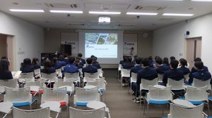 令和７年度第２回理数科企業見学会が行われました。